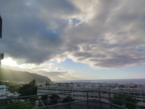   Appartement meubl� T3 avec jolie vue sur St Denis et mer + 2 places de parking Appartement - 3 pi�ce(s) - 78 m�