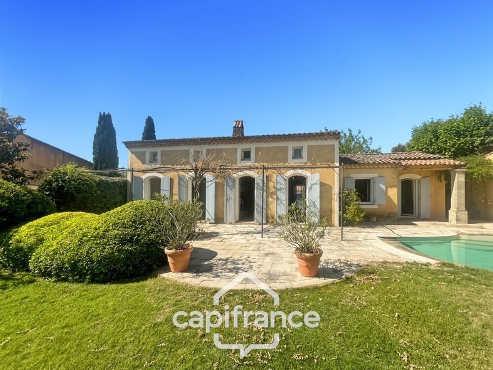 Villa de plain pied de 150 m² avec vue sur le trou numéro 10 , au Domaine et Golf de Pont Royal, terrain 628 m² , 4 chambres, p