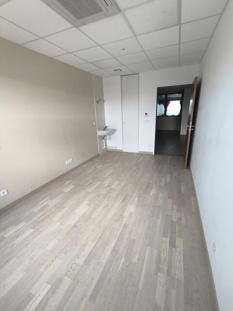 ST DENIS LES BOURG - Local d'activit&eacute;s 279 01000 Saint denis les bourg