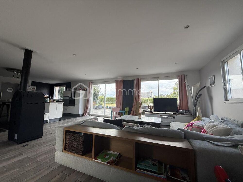 À vendre  Belle propriété familiale avec gîtes et terrain  À deux pas de Pont-lÉvêque