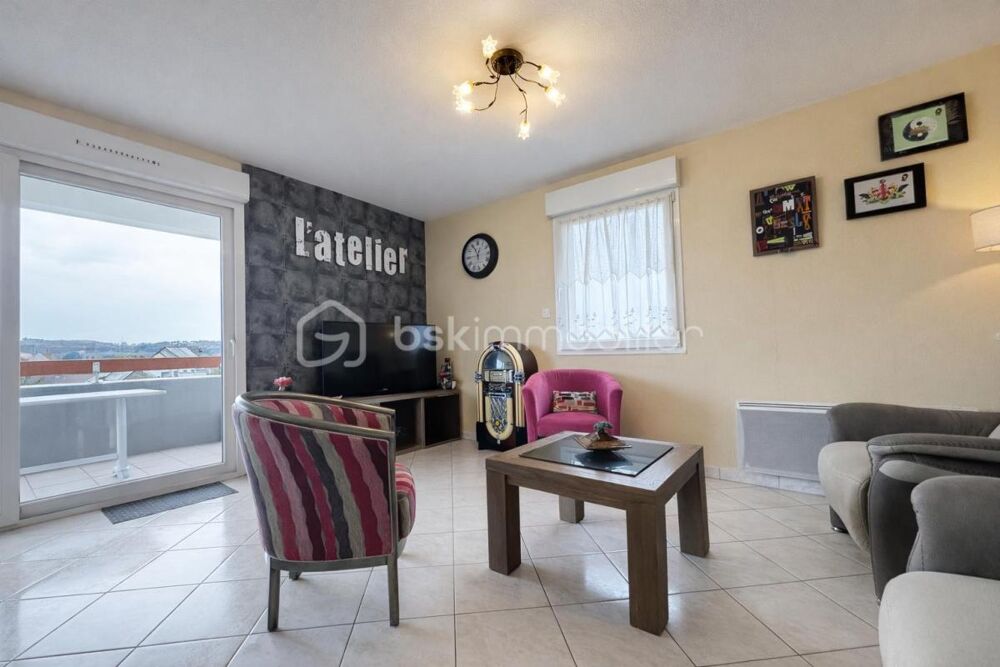 Appartement spacieux et lumineux avec terrasse et vue dégagée à Locminé - Garage