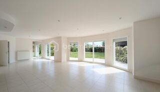  Propriété/château à vendre 8 pièces 196 m²