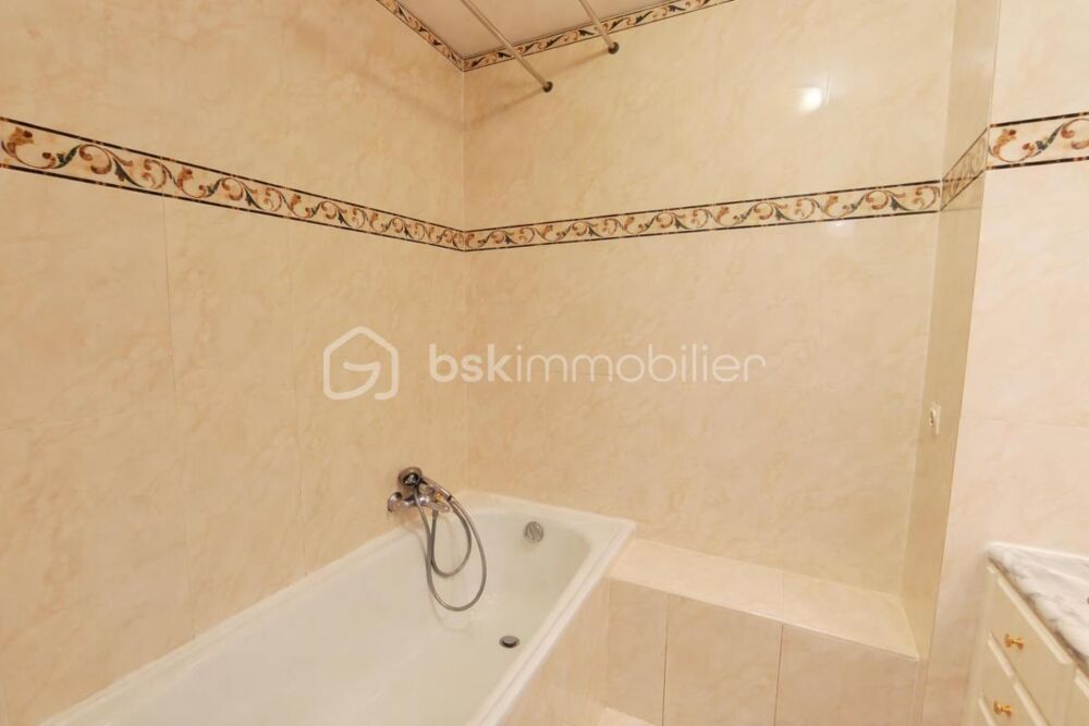 Vente Maison Maison familiale 4 pi�ces avec double garage et jardin Guyancourt