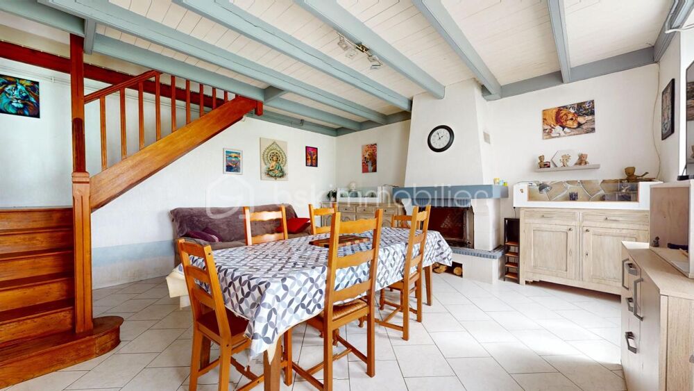 Maison en Pierre avec Fort Potentiel et Dépendances (+ de 70m²) - située au calme
