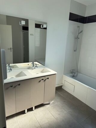  Appartement à louer 4 pièces 88 m²