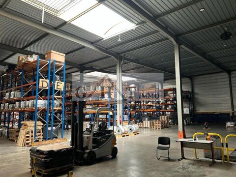 ENTREPOT BUREAUX 3800 M&sup2; A VENDRE A JOSSIGNY 4000000 77600 Jossigny