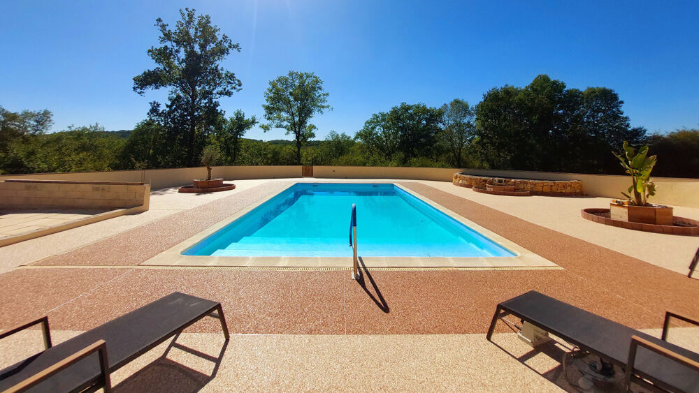 Propriété de caractère de 444 m² avec piscine et 9 012 m² de terrain à Payrac, rendement locatif avec divers possibilités d'acce