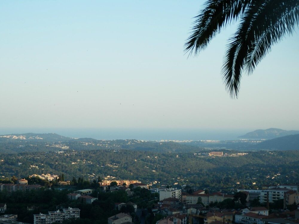 Vente Appartement 06. Grasse. Appartement Bourgeois de 180m² (150m² loi carrez) vue Mer, très calme, Jardin de 200m², 2 places de parkings, plusie Grasse