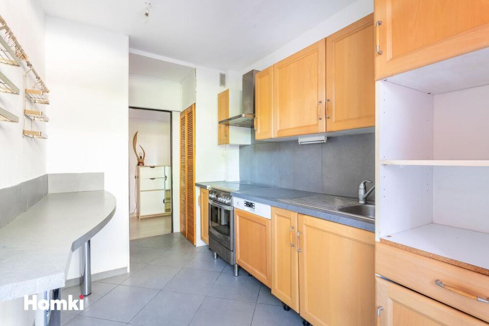 13012 T3 EN RDC de 54 m² A 15 MINUTES A PIED DU METRO DE ST BARNABE