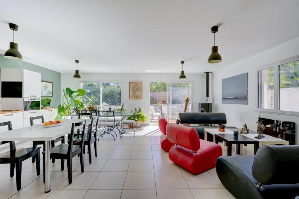 Maison de plain-pied 4 pièces 106 m² avec garage et piscine