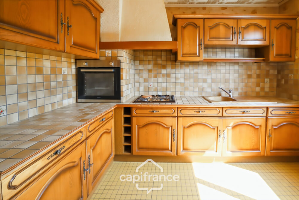 Maison avec sous-sol complet à rénover à Beaufort (39190), idéal premier achat ou investissement