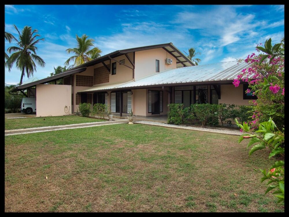 Vente Villa Villa d'architecte en briques de Guyane – volumes rares, piscine, jardin 1 141 m² – Kourou Lac Bois Chaudat Kourou