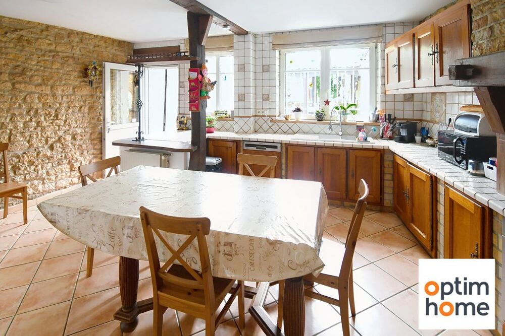 BELLE MAISON DE VILLAGE 200M2 - TERRAIN 6 ARES - GRAND GRENIER AMENAGEABLE DE 110M2 - 2 GARAGES 4 VOITURES