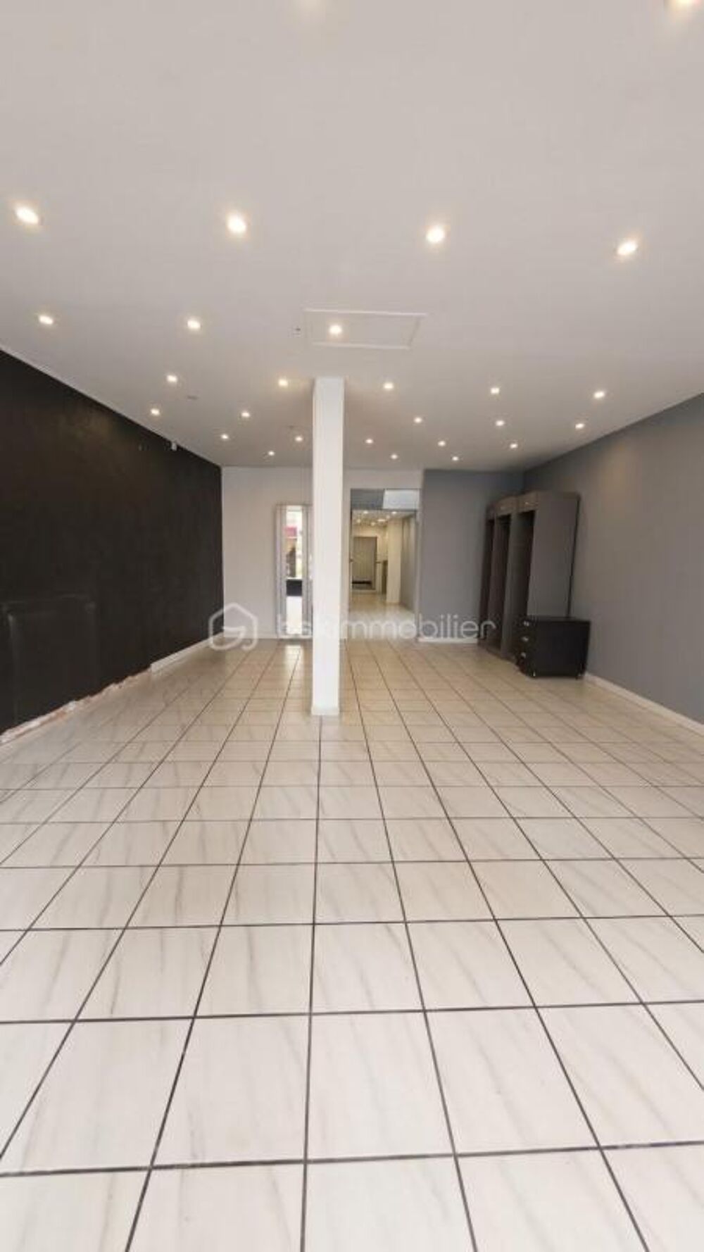 Vente Immeuble IMMEUBLE DE 182 M² EN CENTRE-VILLE DE SENS – LOCAL COMMERCIAL ET APPARTEMENT F3 LOUÉ Sens