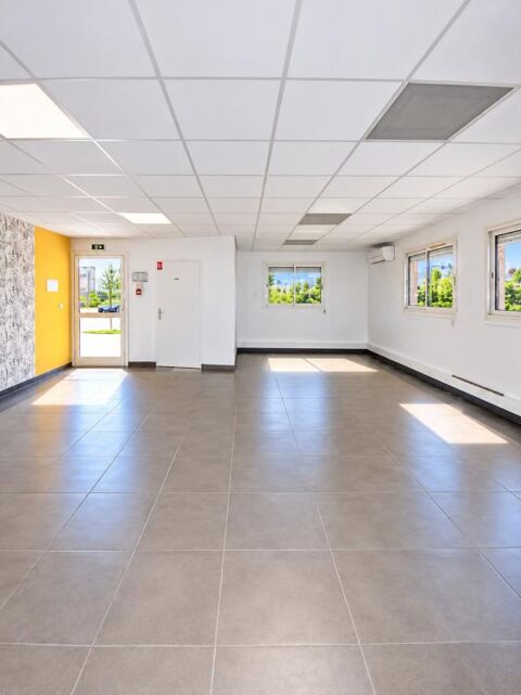  A St Jean d'Illac - Local de 60 m² 