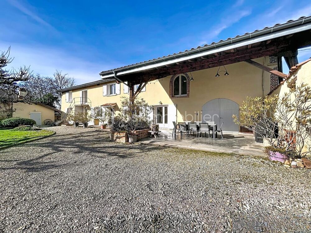 Magnifique corps de ferme restauré de 8 pièces, dune surface de 300m², sur un terrain de 1 892 m²