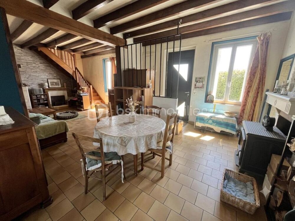 Coup de coeur : maison de 1940 en lisière de forêt, à deux pas dun étang, sur 8 931m² de terrain avec dépendances