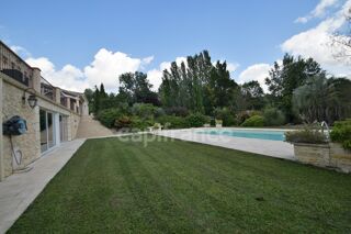  Propriété/château à vendre 8 pièces 358 m²