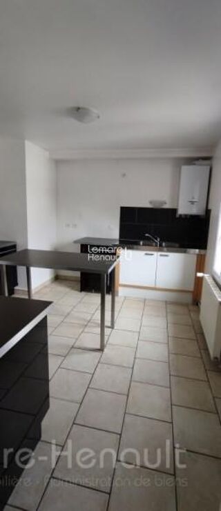  Appartement à louer 3 pièces 81 m²