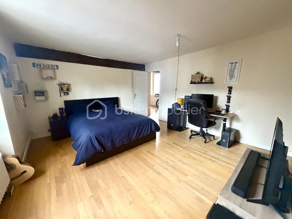 Vente Maison Maison de ville T6 135 m² – Cour privative 40 m² – Terrasse en mezzanine sans vis-à-vis Guignes