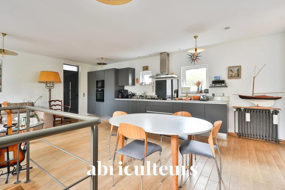 Vente Maison Issy-les-Moulineaux – Maison rénovée avec studio indépendant et terrasse arborée, au calme Issy les moulineaux