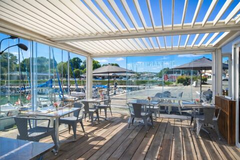   OPPORTUNITÉ RARE – BAR / RESTAURANT VUE PORT – LICENCE IV – TERRASSE BIOCLIMATIQUE  115 060 € 