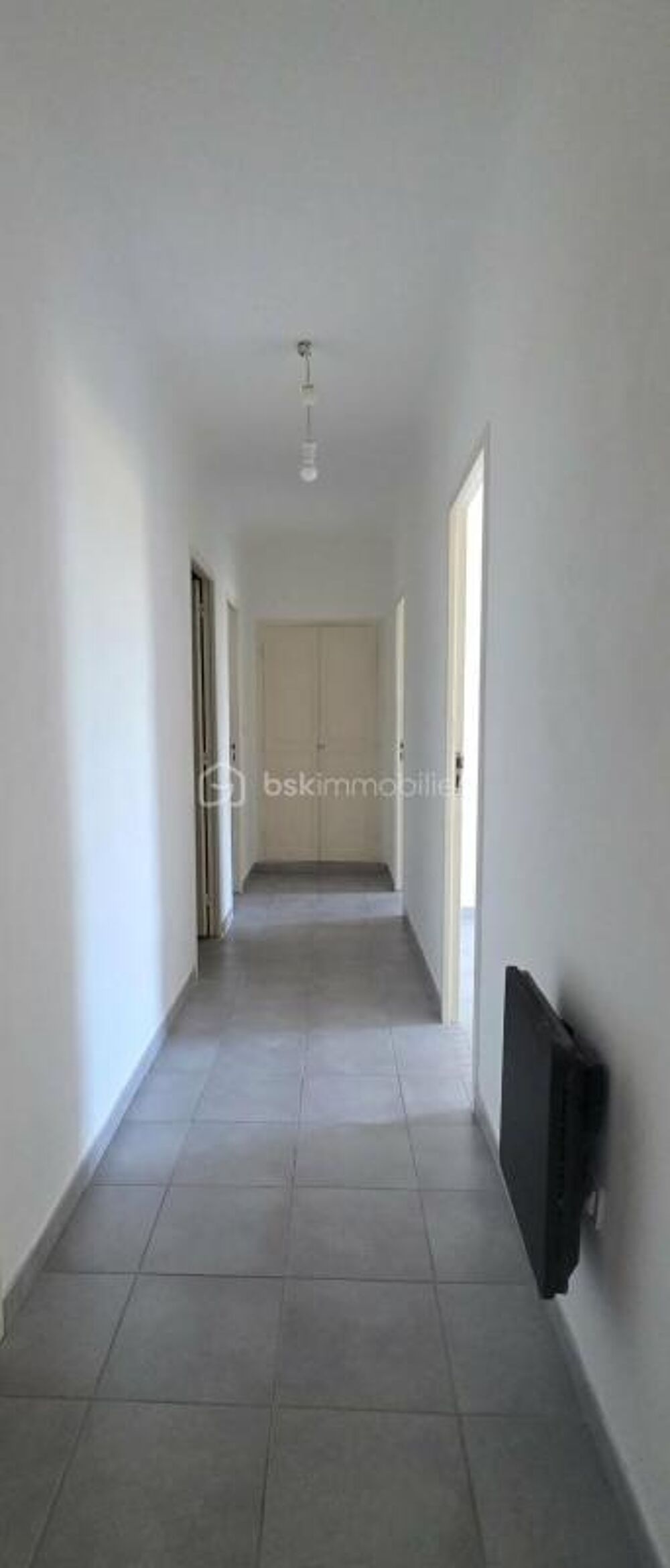 A LES ARCS-SUR-ARGENS (Var) - GRAND T2 49 M² RÉNOVÉ