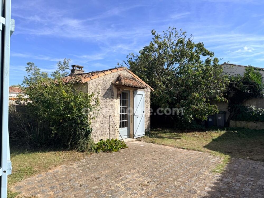Sainte-Marie-de-Ré  Authentique maison rétaise en pierres, jardin clos et dépendance