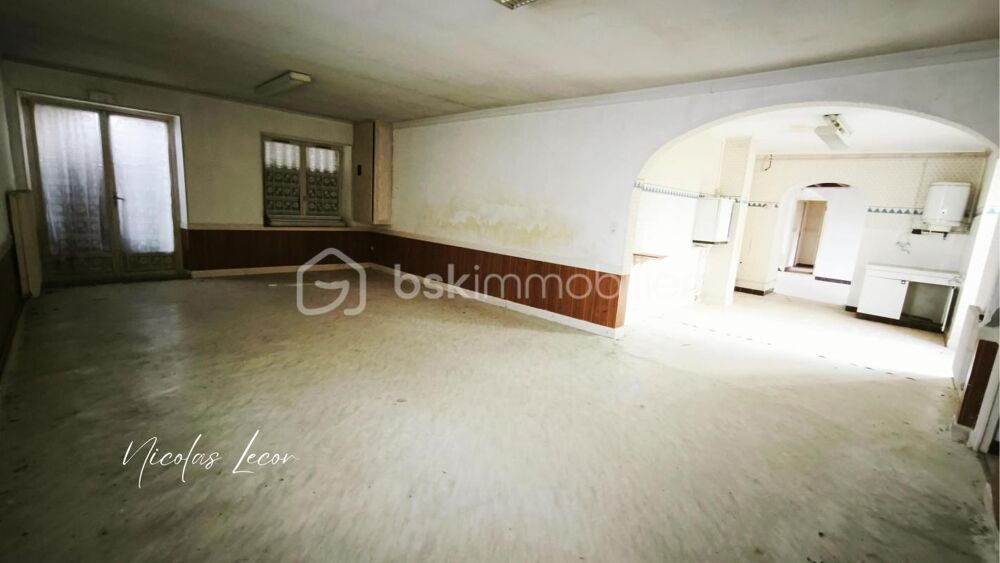 Vente Immeuble BLET – IMMEUBLE COMPOSÉ DE DEUX LOGEMENTS AVEC GARAGES, TERRASSES ET JARDIN Blet