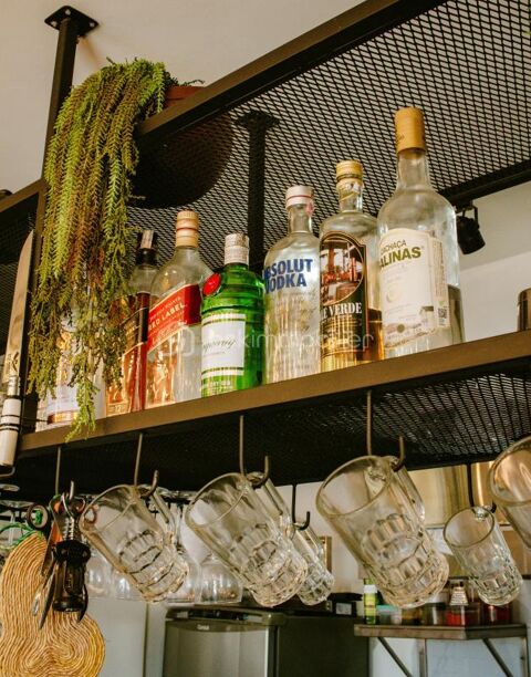TRES BEAU BAR SESCTEUR DEAUVILLE : Prix en baisse &agrave; 188.7OO EUROS 231000 14800 Deauville