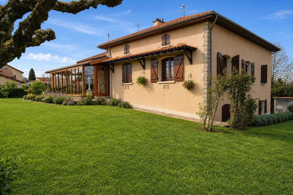 Étagnac: Spacieuse Maison 207m², 4 Ch, Terrain