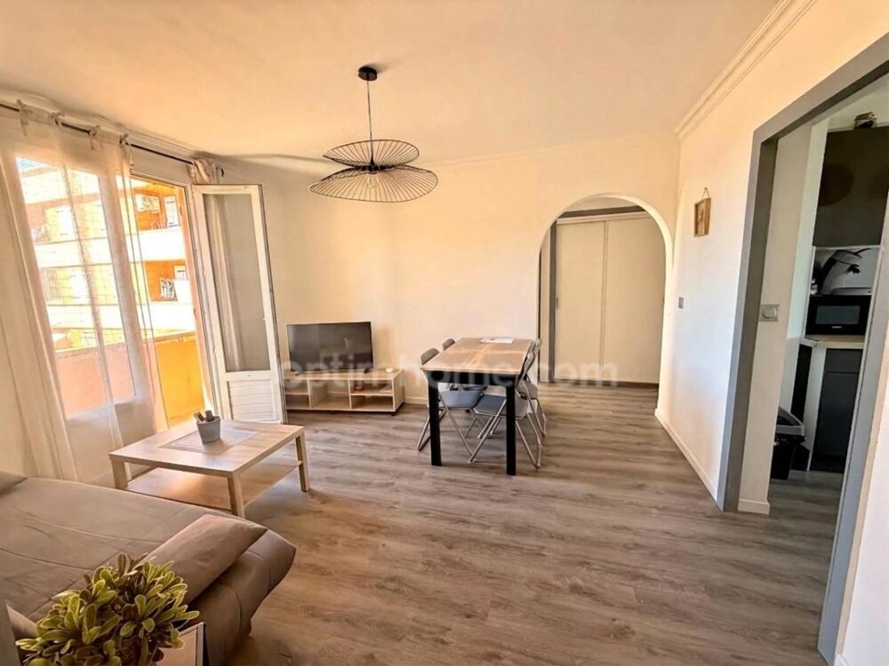 Appartement T3 55m2 entièrement rénové avec balcon  Proche port et commerces