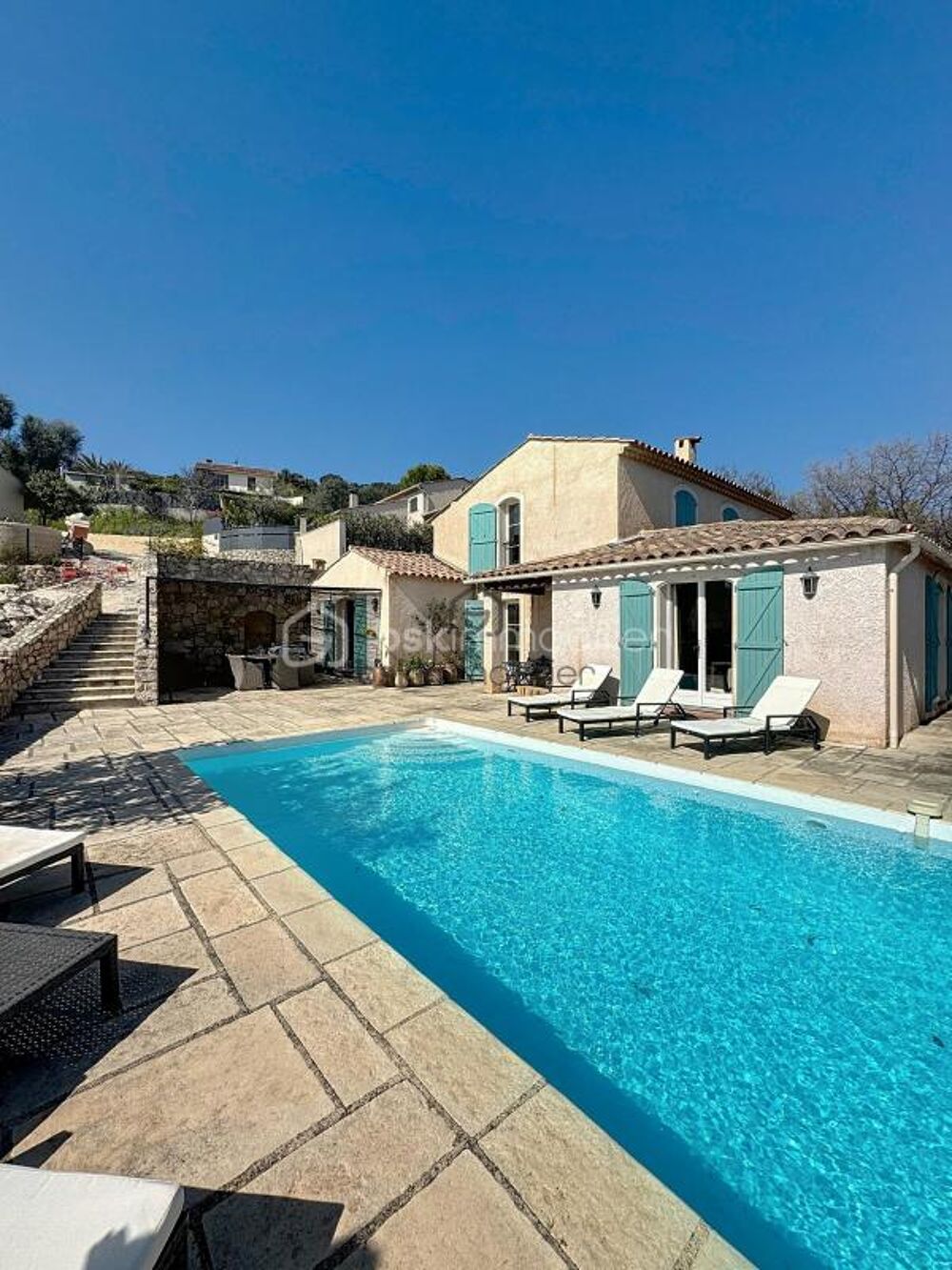 Villa avec piscine au calme absolu