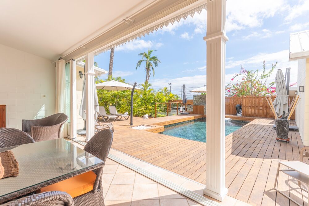SAINT-GILLES-LES-BAINS  VILLA RÉNOVÉE AVEC PISCINE, SPA ET 5 CHAMBRES