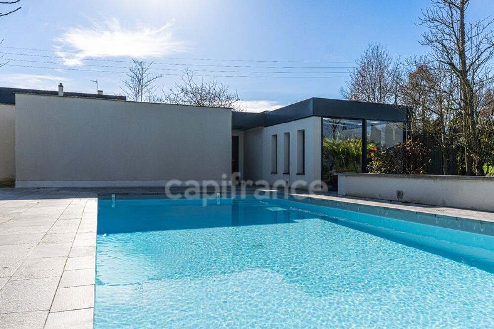 Vente Maison Propriété contemporaine de 228 m² sur un terrain clos de 2989m² avec piscine à 10 minutes de Saumur et 40 m' d'Angers Saumur