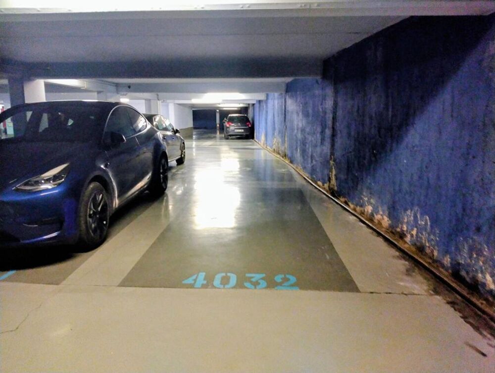 Vente Parking/Garage Grande place dans un parking sécurisé face à la Maison de la Radio Paris 16