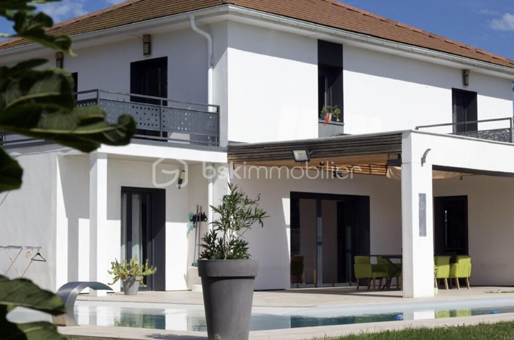 Vente Maison Villa familiale de standing avec piscine, double garage et vue dégagée Sillans