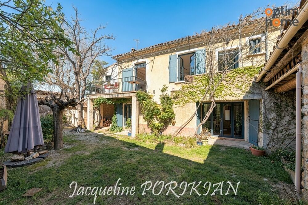 Saint Martin de la Brasque : Maison en vielle pierre, 7 pièces, avec cour, place de parking et annexes habitables