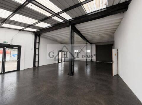 ENTREPOT DE 250 M&sup2; + 150 M&sup2; EXTERIEUR A LOUER - FONTENAY TRESIGNY 2000 77610 Fontenay tresigny