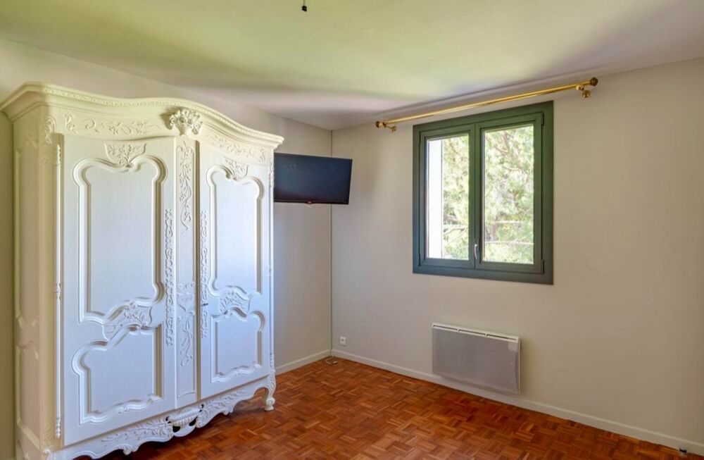 à vendre  Propriété/château Fontvieille (13990)