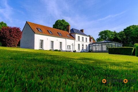   Maison bourgeoise avec piscine sur plus de 13 000 m�, cadre calme et intimit� pr�serv�e Maison - 10 pi�ce(s) - 350 m�