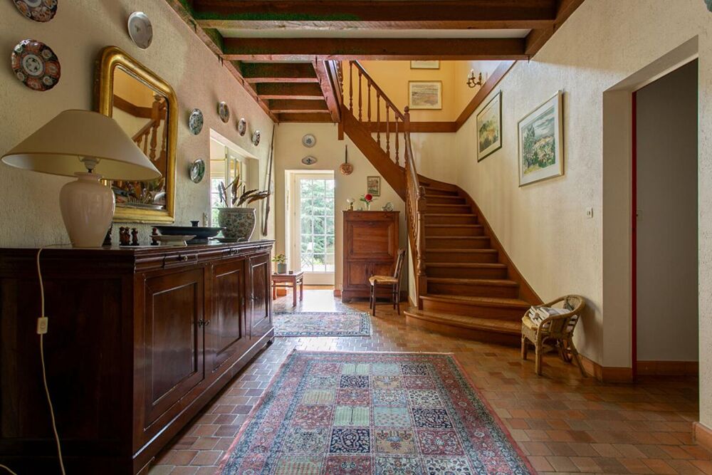Vente Maison Maison Gétigné 11 P . 6 Chs . Bureaux . 274.92 M² . T 6832 M² . Garage . Cave . Salle de jeux . Bucher Getigne