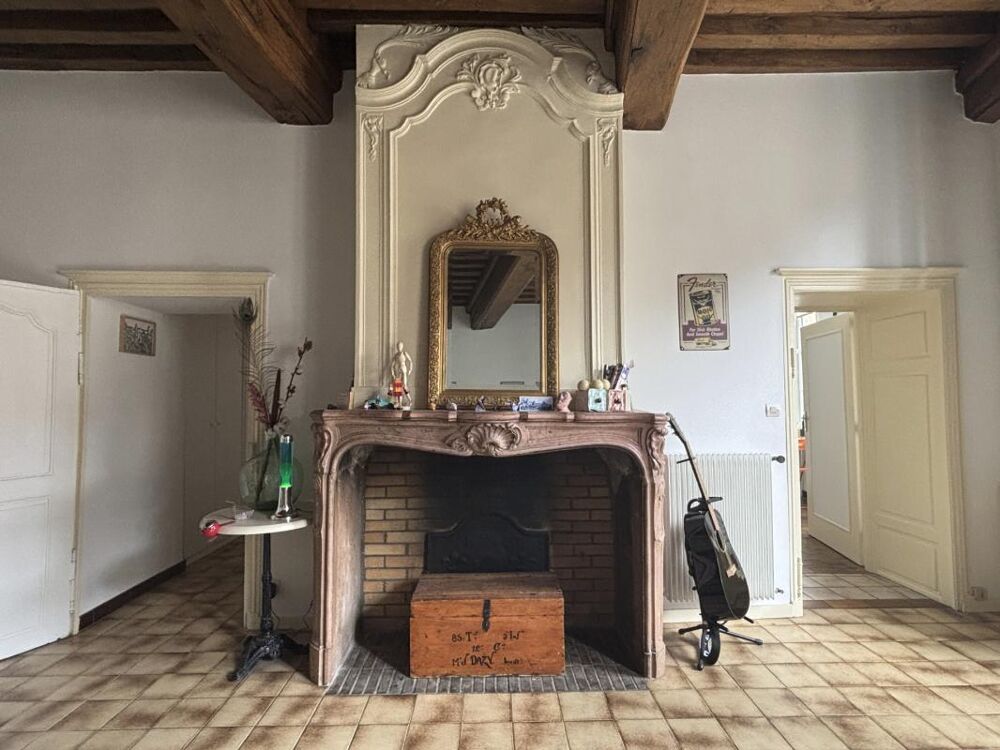 SEMUR EN AUXOIS centre-ville : appartement quatre piéces, 93m², avec une terrasse. Prix : 155 000€