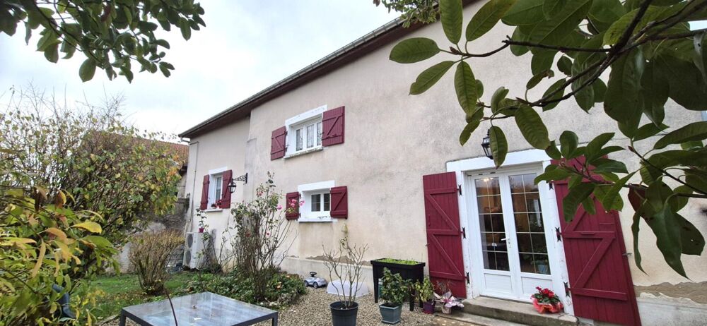 Belle Maison de Village et de Caractère de 1815 de 155 m² Rénover et Entretenue avec Goût avec sa Cour avant et Terrasse de 115