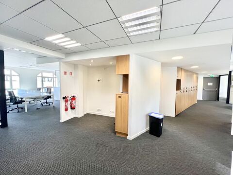   Beau bureaux Lumineux et PLUG & PLAY 