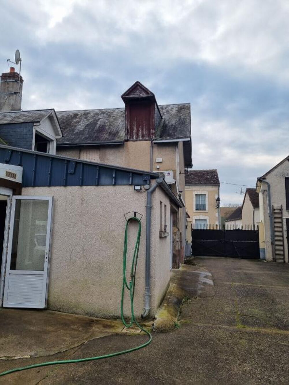 Maison 143 m² + Boutique - Centre de Mazangé - Fort potentiel