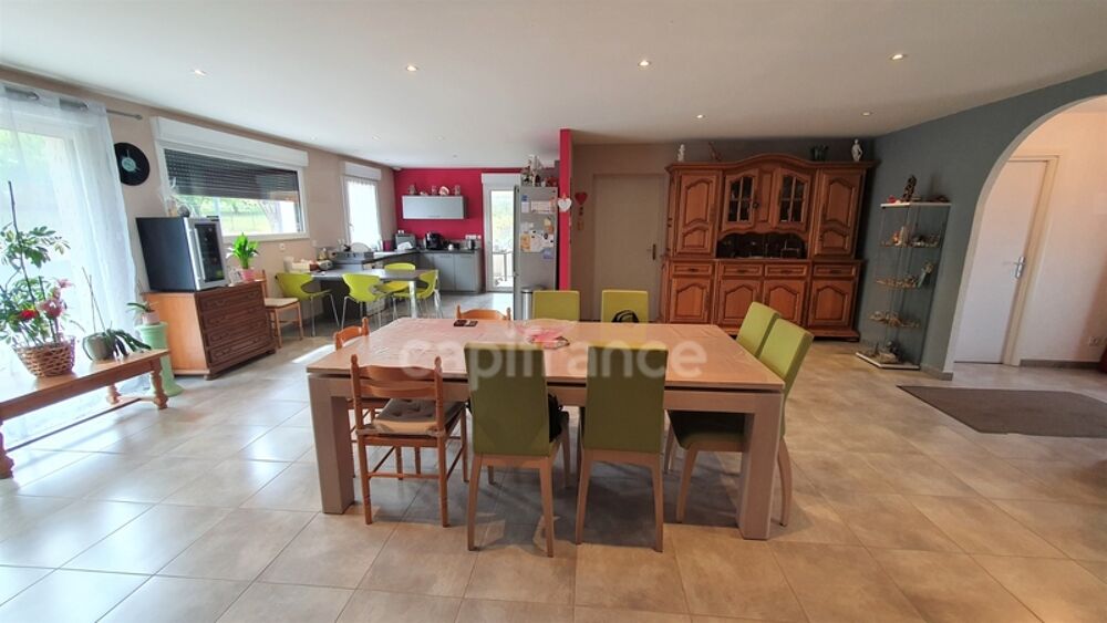 Vente Maison VAUVILLERS (70). Ensemble immobilier composé d'une maison d'habitation de 170m² et d'un bâtiment de 520m² Vauvillers