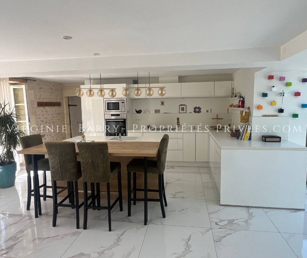 MAGNIFIQUE MAISON T5 AVEC PISCINE ET DEPENDANCES