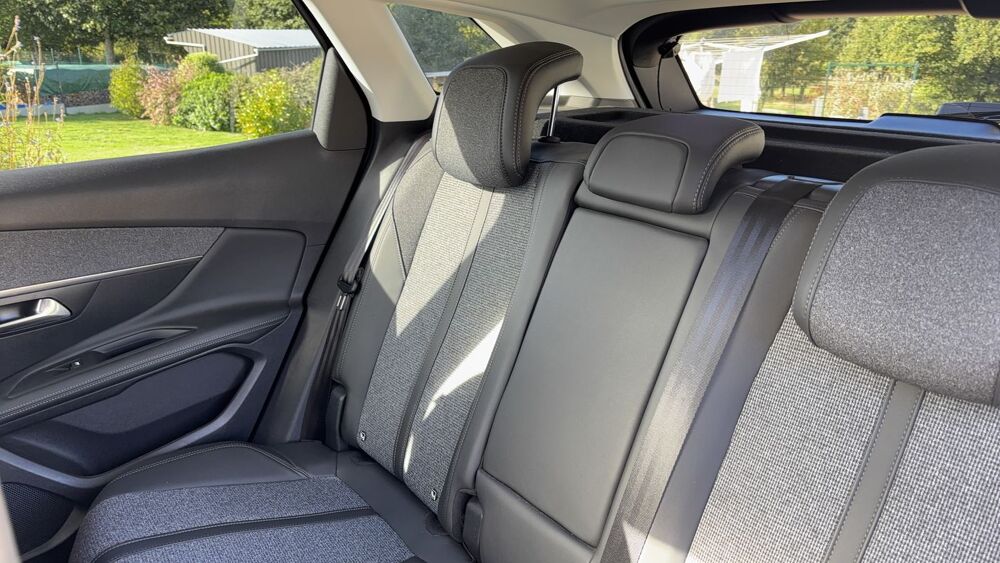3008 II 2.0 BlueHDi 180 EAT8 Allure Business - Automatique 2020 occasion 56000 Vannes
