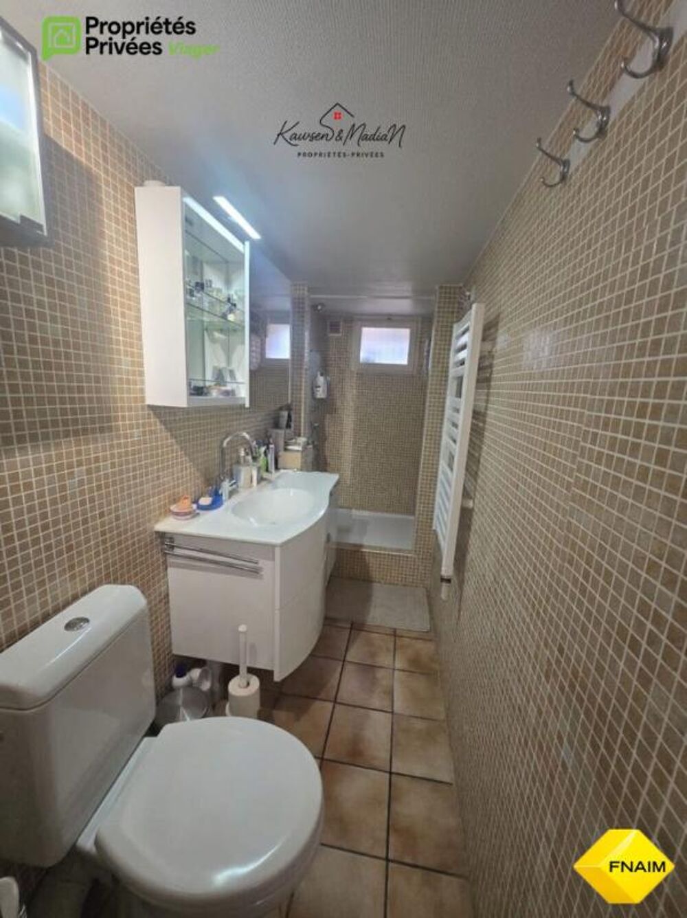 VIAGER OCCUPE Immeuble avec 2 Appartements parking et cour